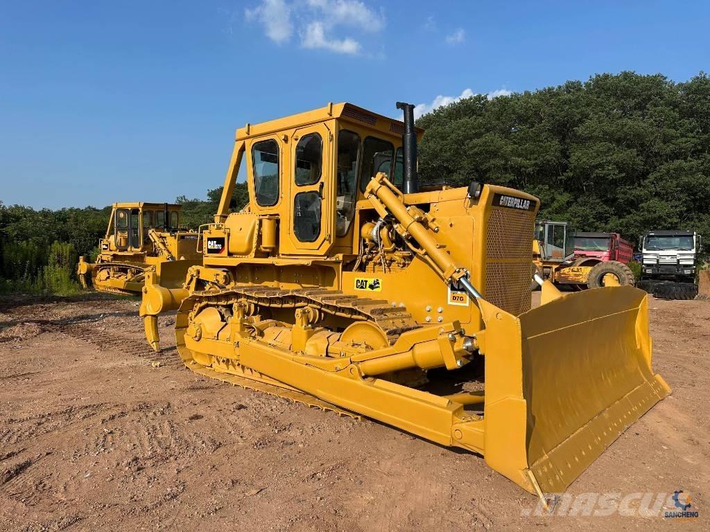 CAT D 7 G بلدوزرات مجنزرة