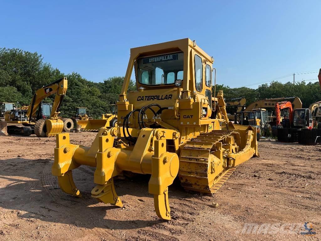 CAT D 7 G بلدوزرات مجنزرة