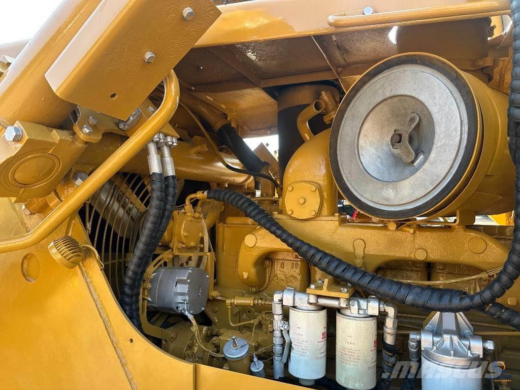 CAT D 7 G بلدوزرات مجنزرة
