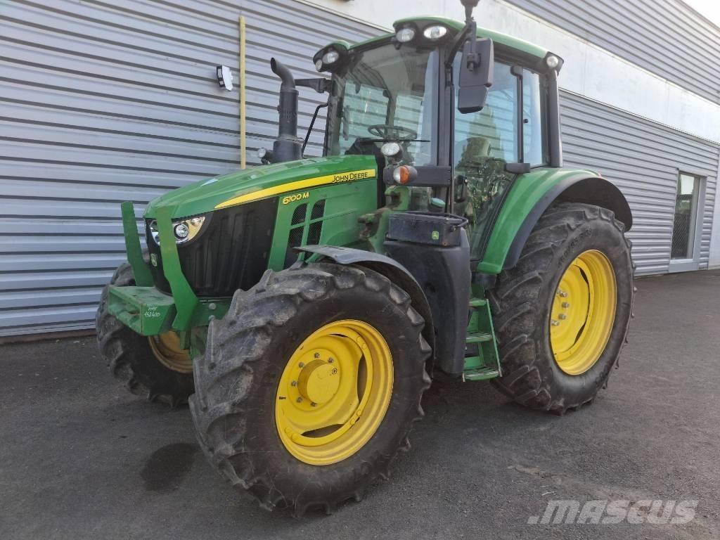 John Deere 6100M الجرارات
