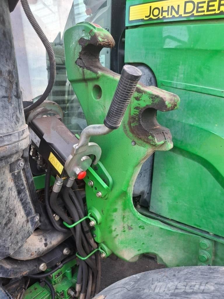 John Deere 6100M الجرارات