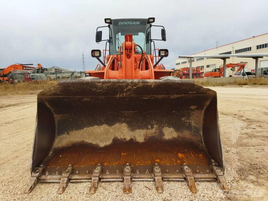 Doosan DL 300 لوادر بعجل