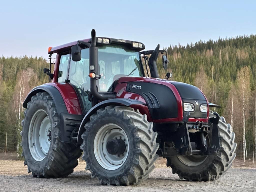 Valtra T 202 D الجرارات