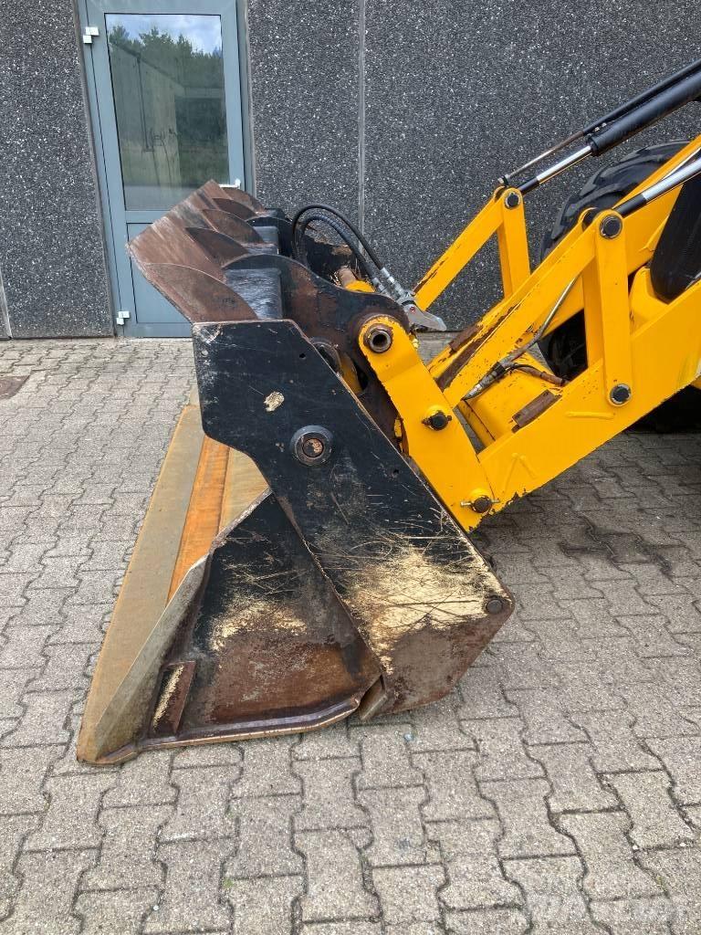 JCB 4 CX لوادر ذات جرافات عكسية