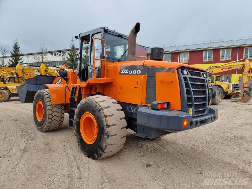 Doosan DL 300-3 لوادر بعجل
