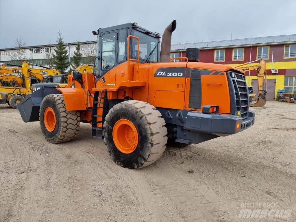 Doosan DL 300-3 لوادر بعجل