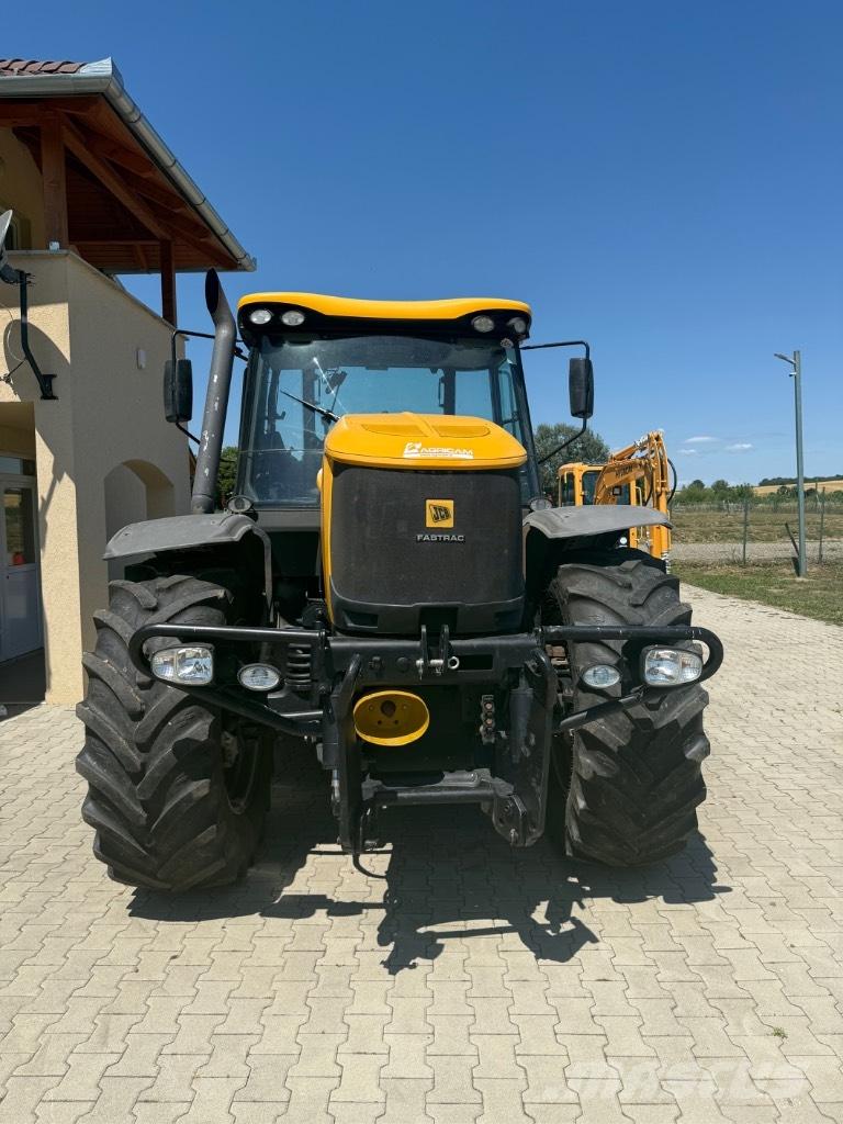 JCB JCB Fastrack3230 الجرارات