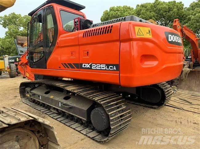 Doosan DX 225 LC حفارات زحافة