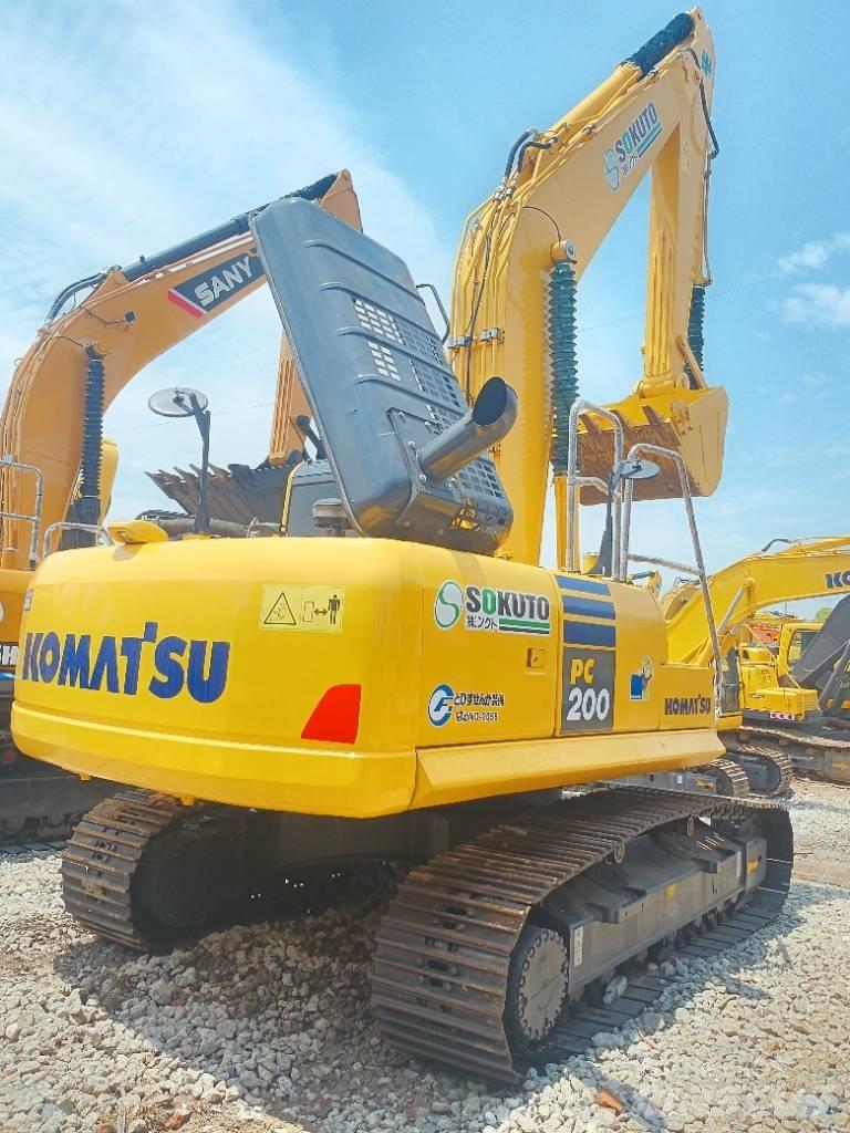 Komatsu PC 200 حفارات زحافة