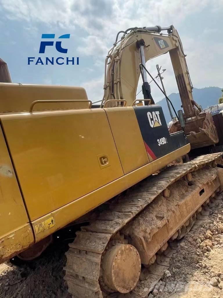 CAT 349 D 2 L حفارات زحافة