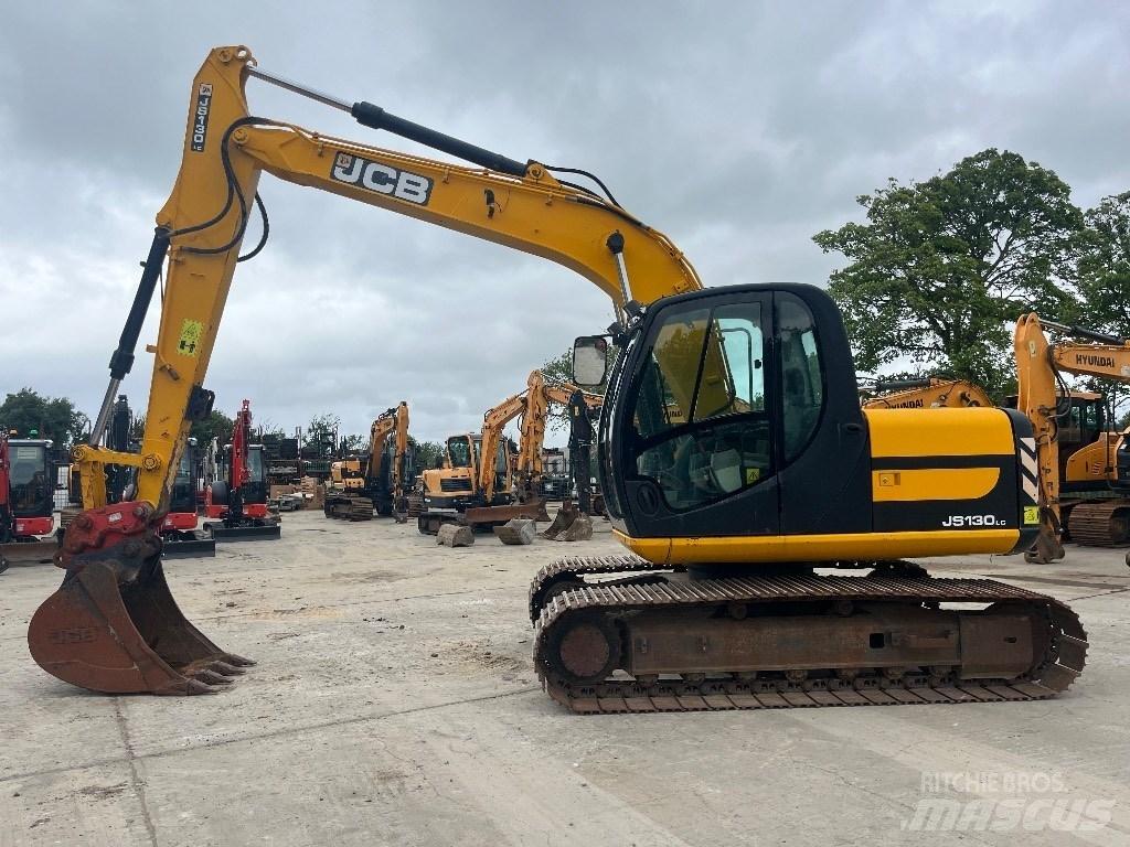 JCB JS 130 حفارات زحافة