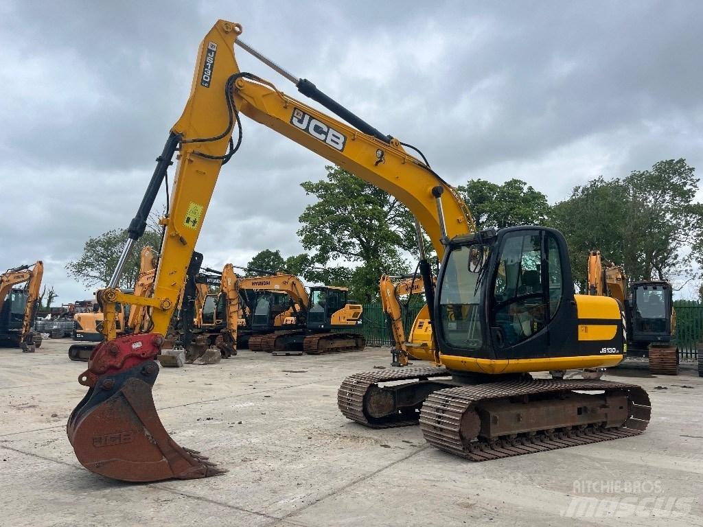 JCB JS 130 حفارات زحافة
