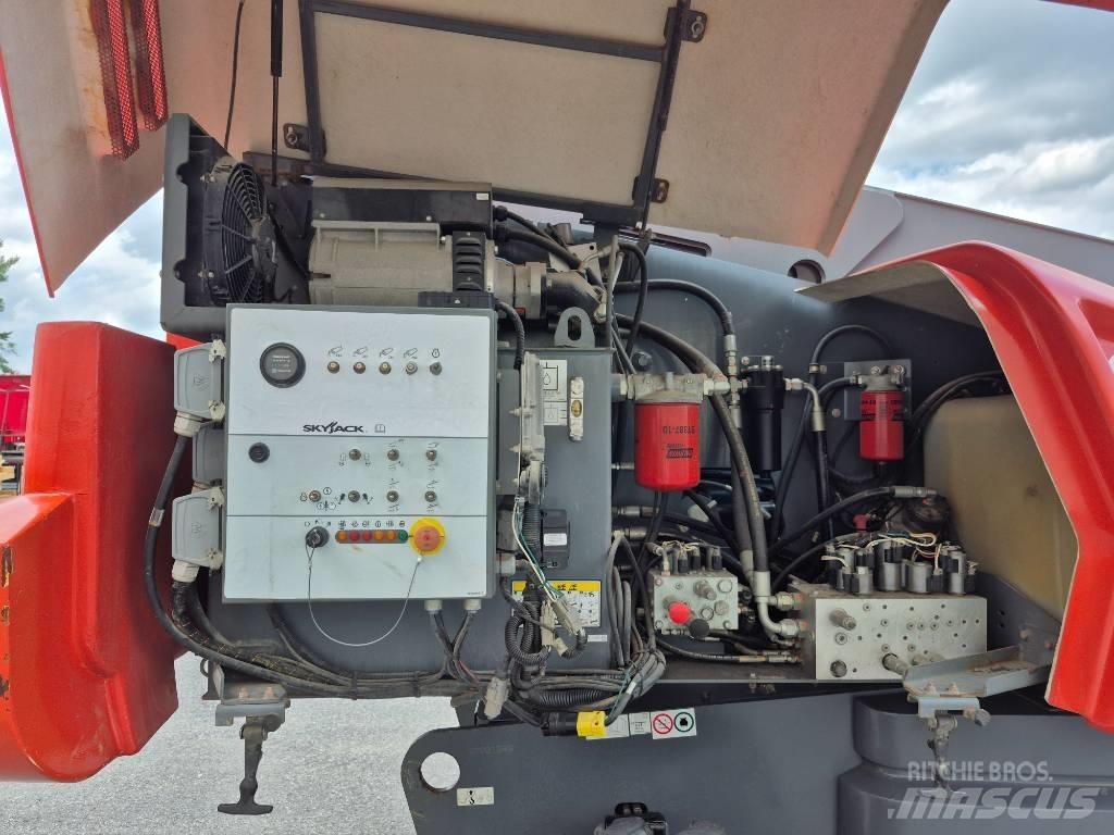 SkyJack SJ 66 T رافعات سلة مفصلية