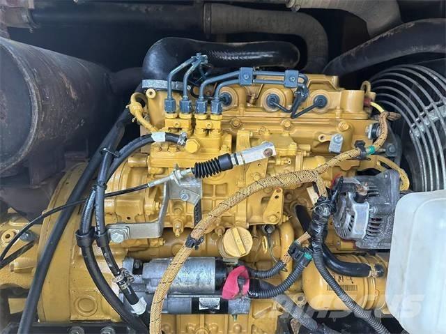 CAT 308E2 حفارات زحافة