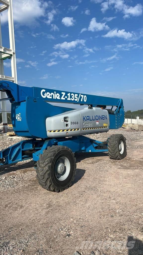 Genie Z 135/70 RT رافعات سلة مفصلية
