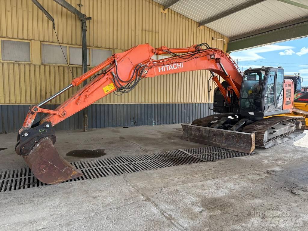 Hitachi ZX 225 حفارات زحافة