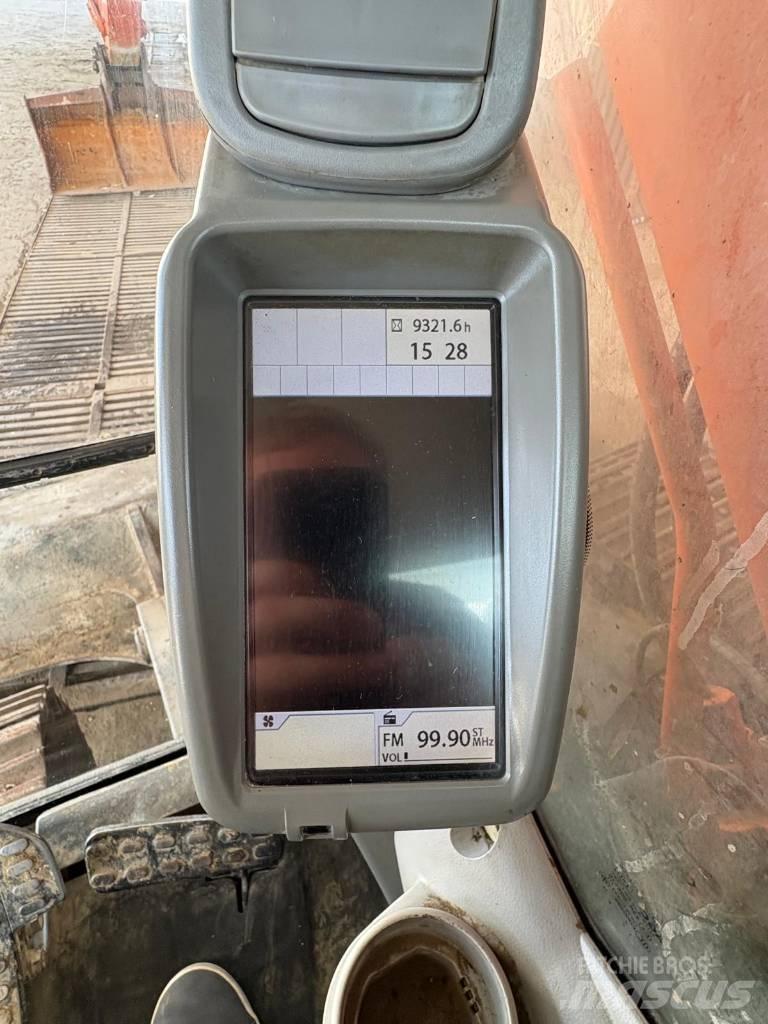 Hitachi ZX 225 حفارات زحافة