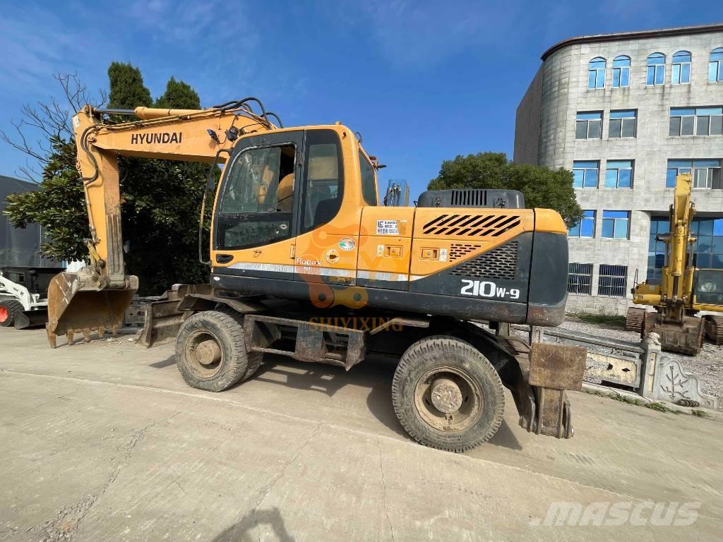 Hyundai R210W-9 حفارات بعجل