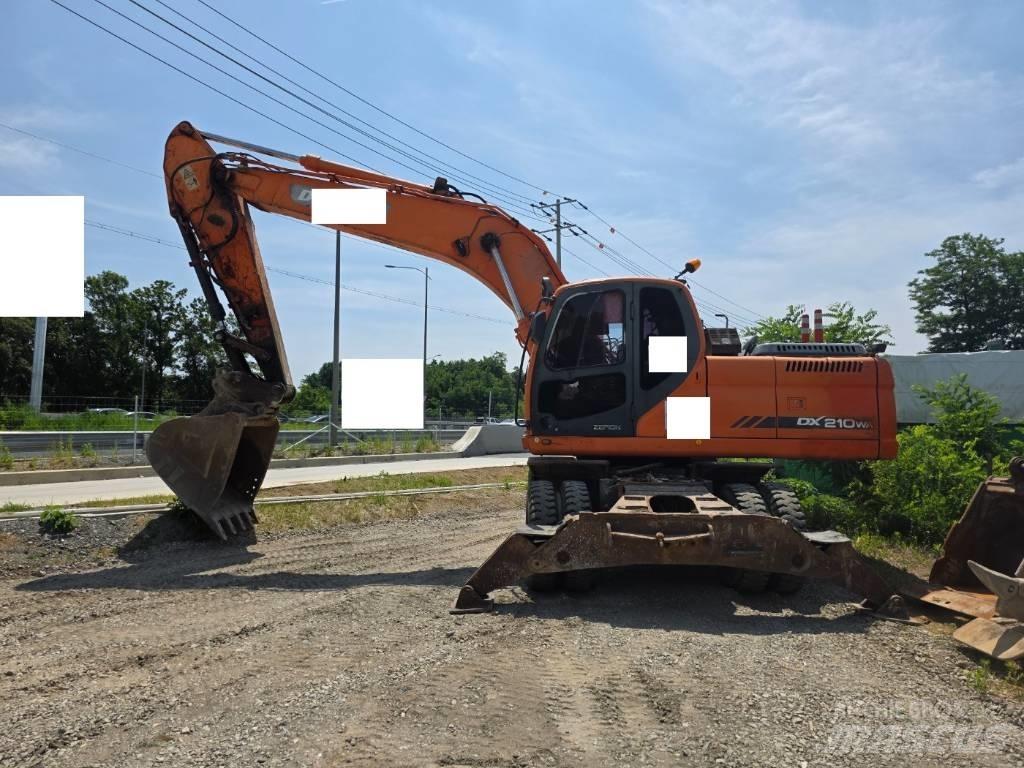 Doosan DX 210 W حفارات بعجل