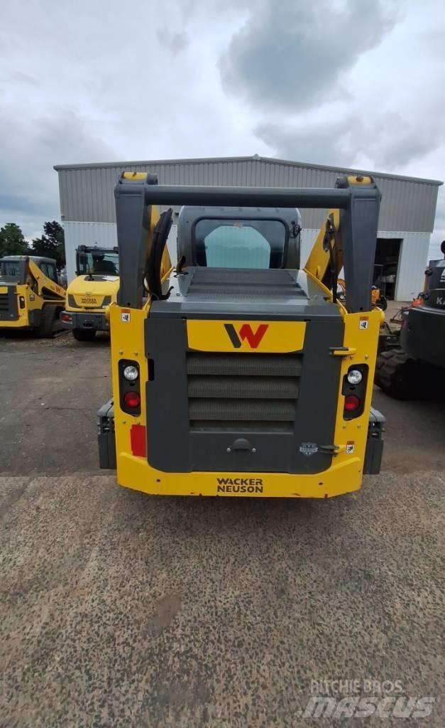 Wacker Neuson ST 31 لوادر انزلاقية التوجيه