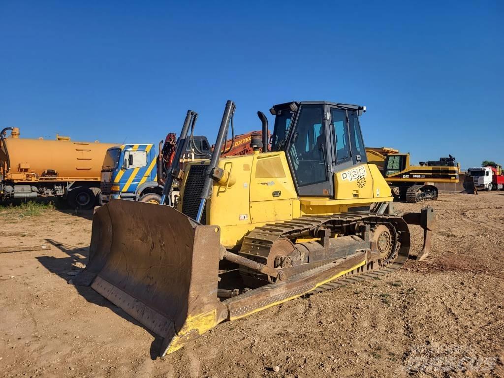 New Holland D 180 بلدوزرات مجنزرة