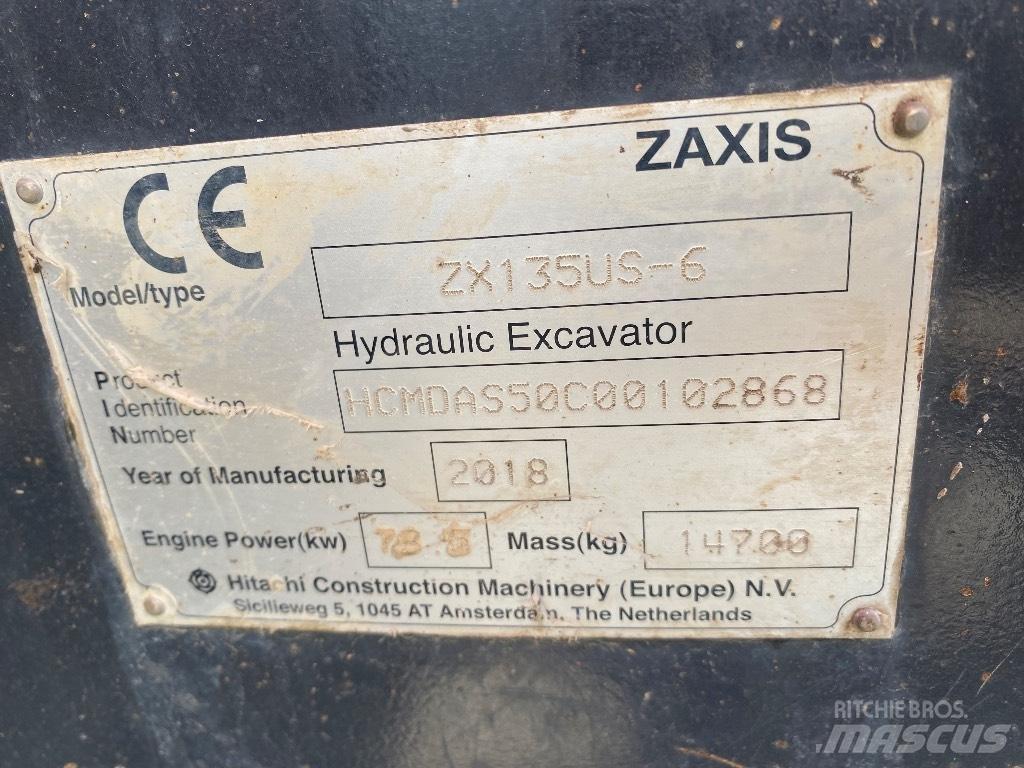 Hitachi ZX 135 US-6 حفارات زحافة