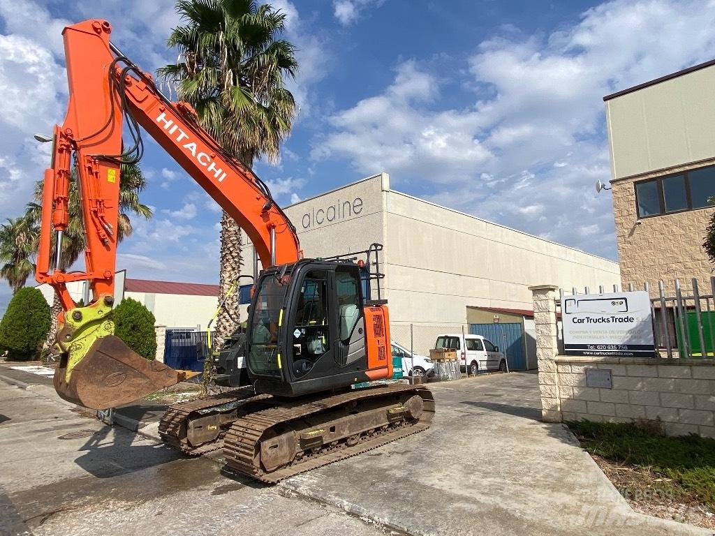 Hitachi ZX 135 US-6 حفارات زحافة
