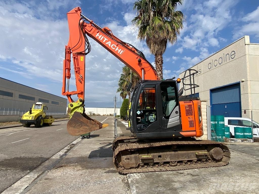 Hitachi ZX 135 US-6 حفارات زحافة