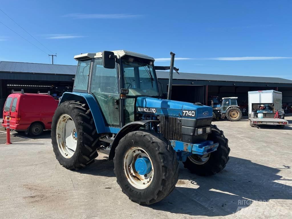 New Holland 7740 الجرارات