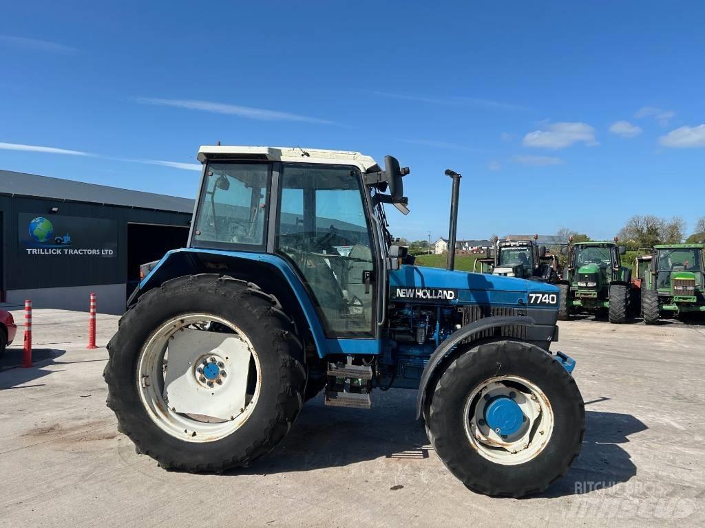 New Holland 7740 الجرارات