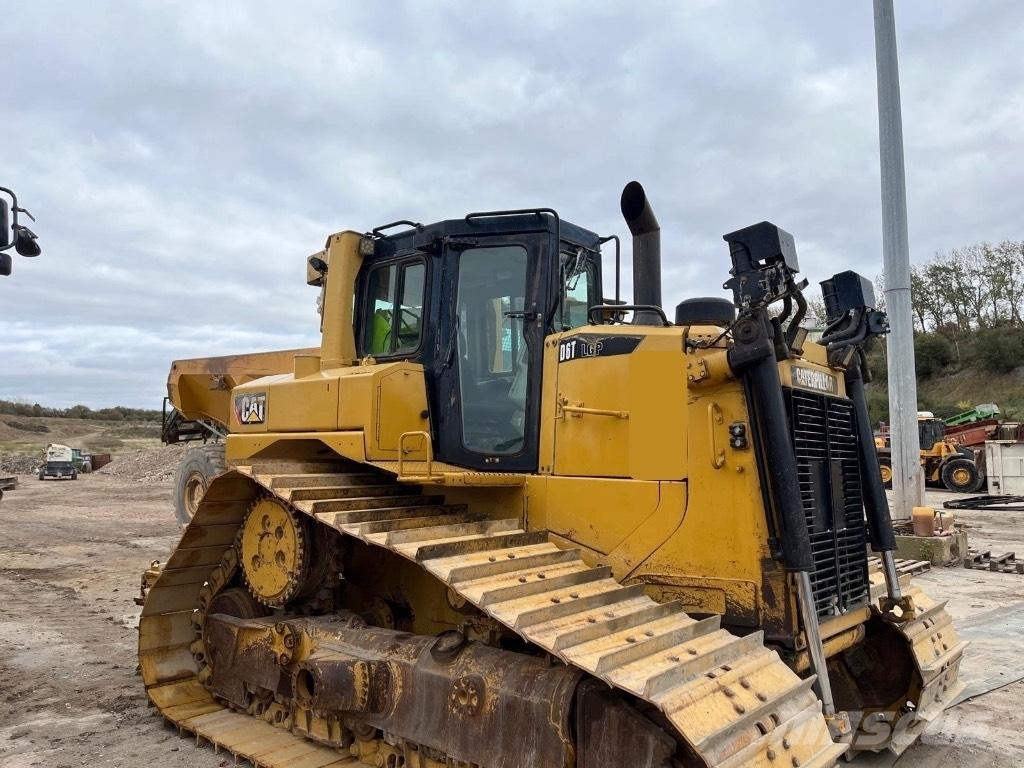 CAT D 6 T LGP بلدوزرات مجنزرة