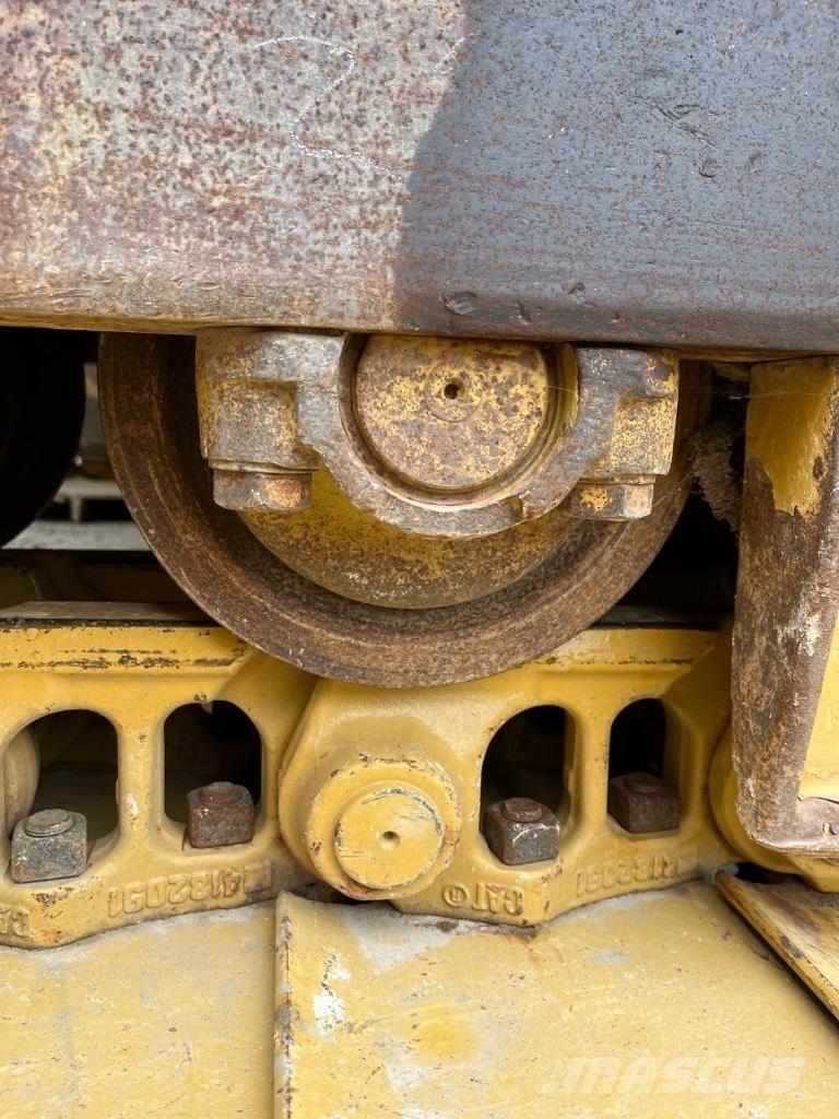 CAT D 6 T LGP بلدوزرات مجنزرة