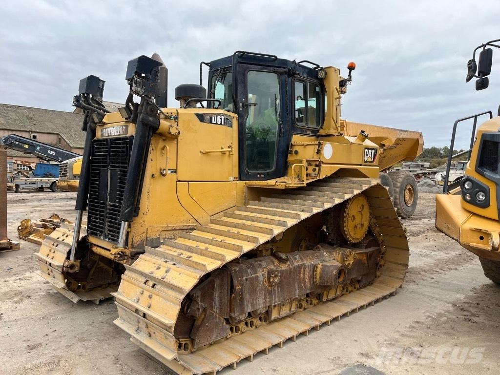 CAT D 6 T LGP بلدوزرات مجنزرة