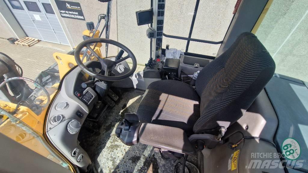 Volvo L 120 F لوادر بعجل