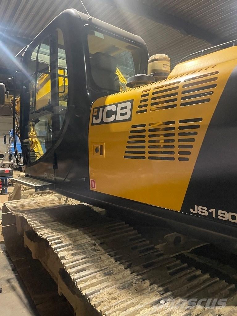 JCB JS 190 LC حفارات زحافة