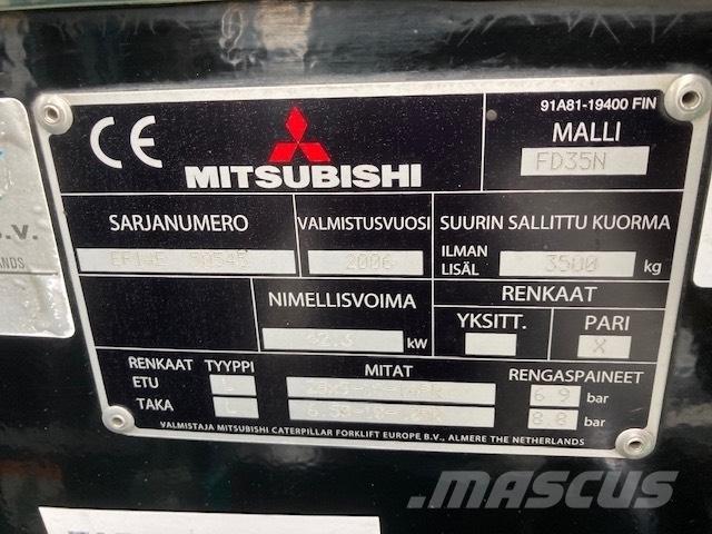 Mitsubishi FD35N شاحنات الديزل