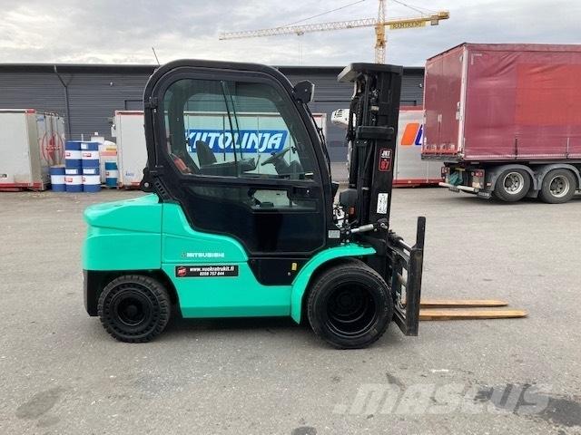 Mitsubishi FD35N شاحنات الديزل