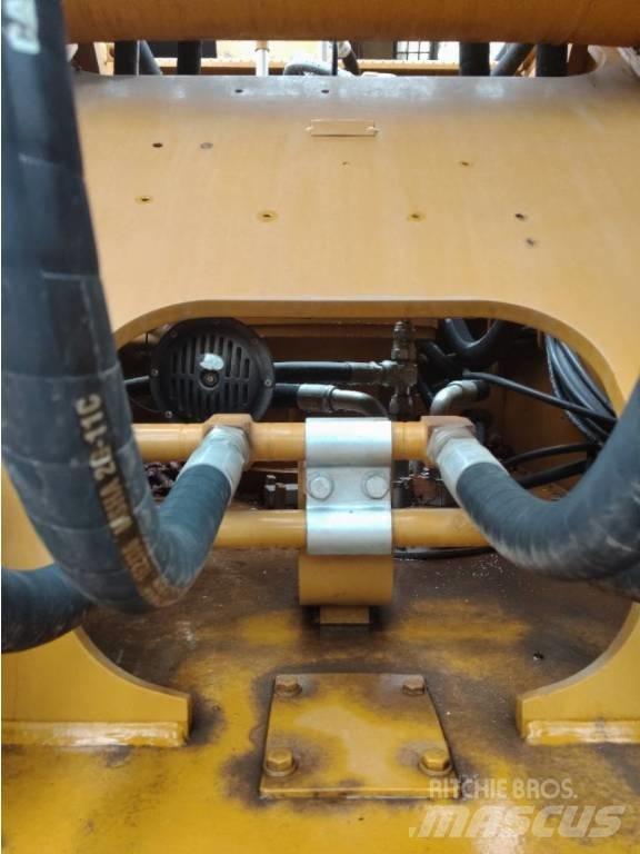 CAT 336 D حفارات زحافة