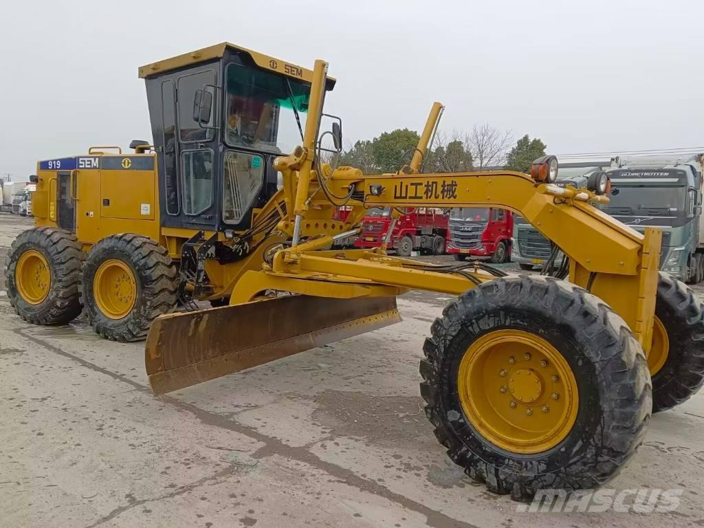 SEM 919 معدات تمهيد الطرق