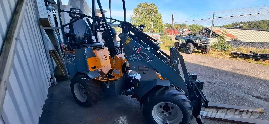 GiANT G 1100 لوادر صغيرة