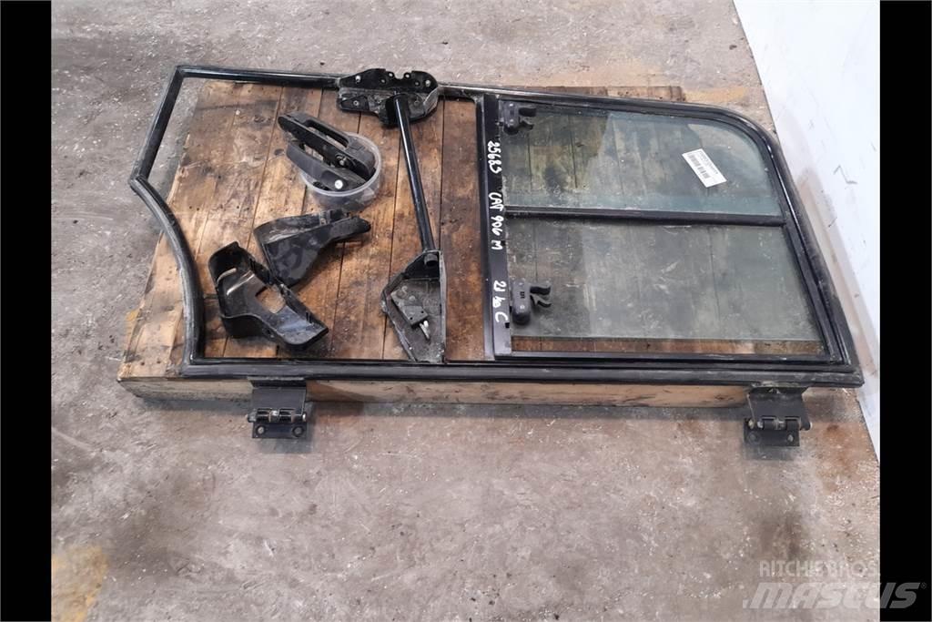 CAT 906 M Door كابينة والداخلية