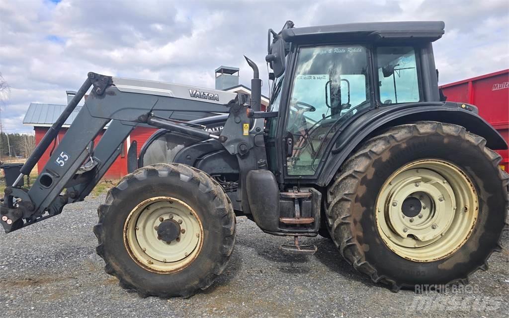 Valtra N141 HiTech الجرارات