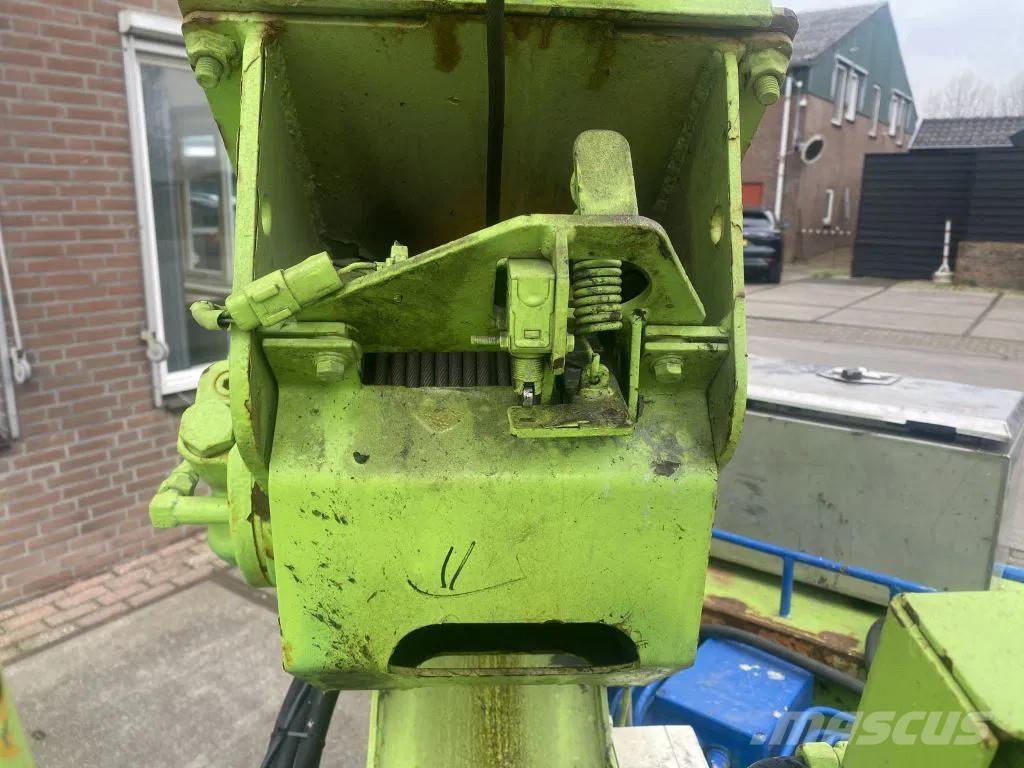 Maeda MC-305C رافعات مجنزرة