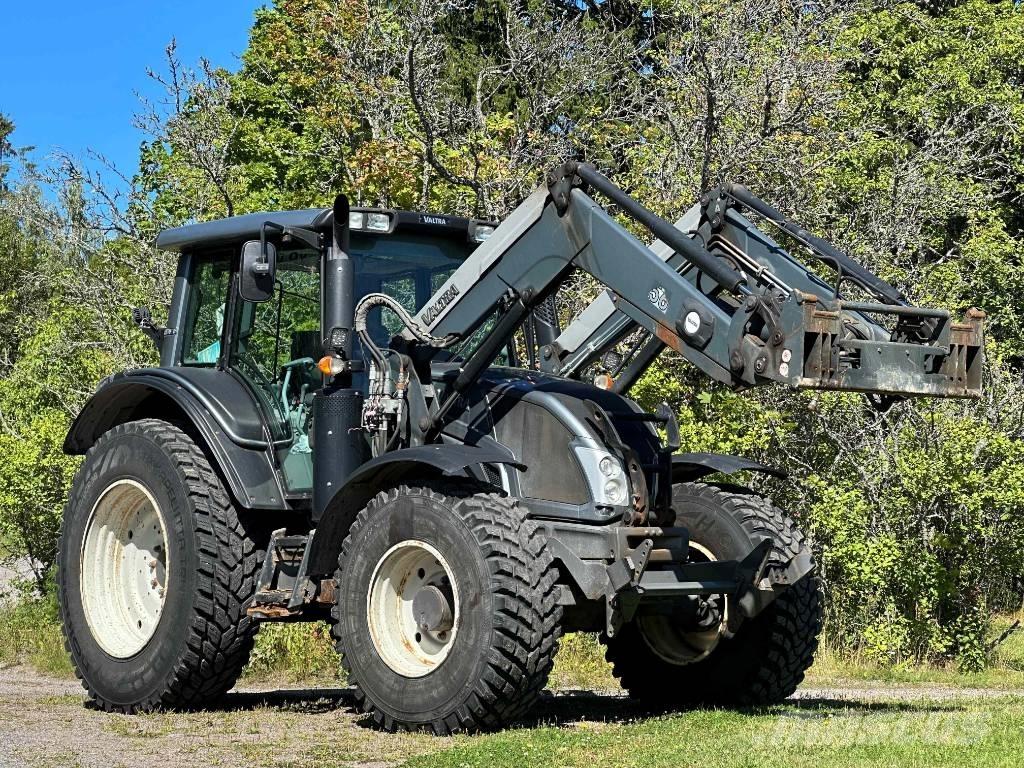 Valtra N 123 H5 الجرارات