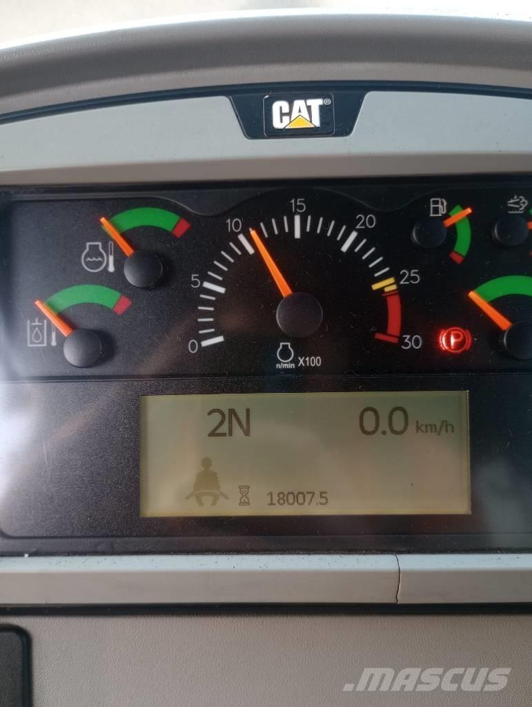 CAT 966 M لوادر بعجل