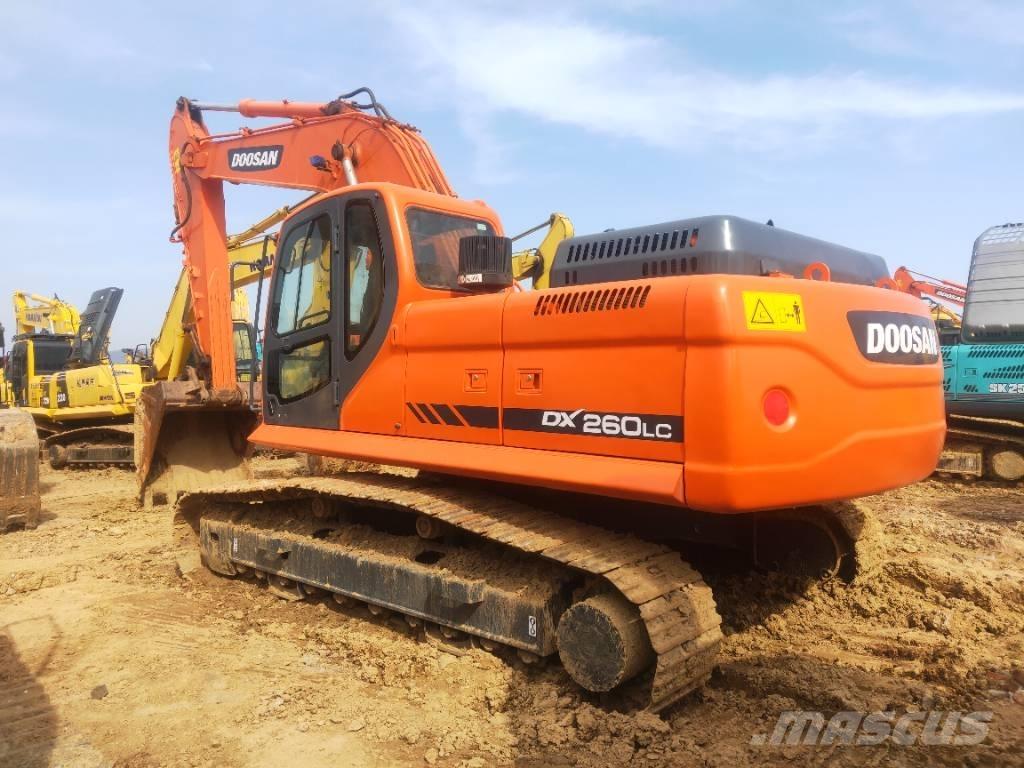 Doosan DX260LC حفارات زحافة