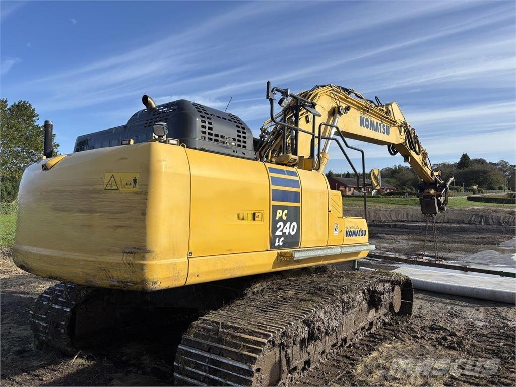 Komatsu PC240LC-11 حفارات زحافة