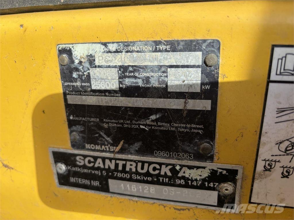 Komatsu PC240LC-11 حفارات زحافة