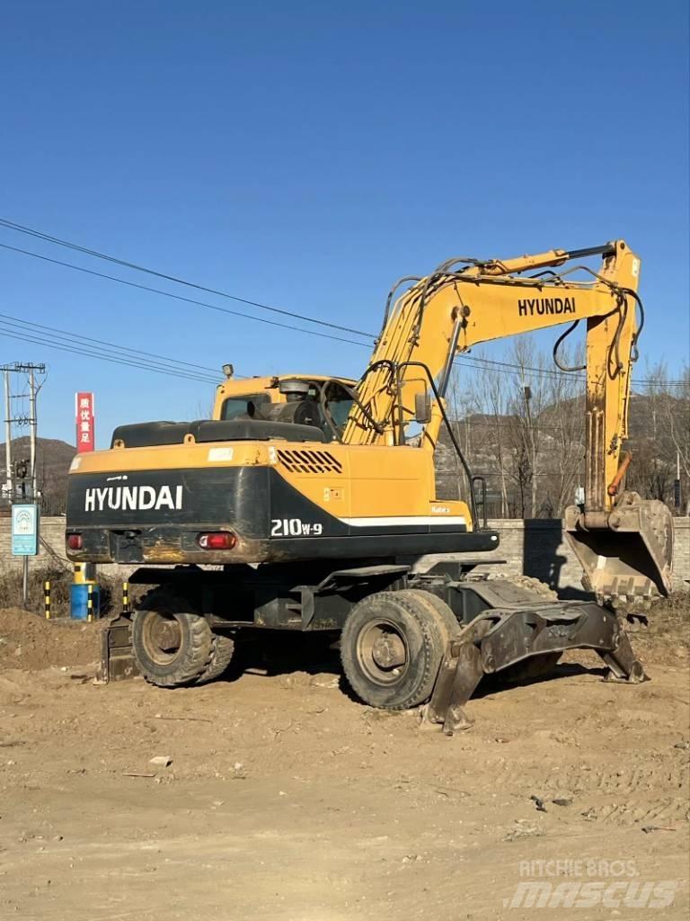 Hyundai R210W-9 حفارات بعجل