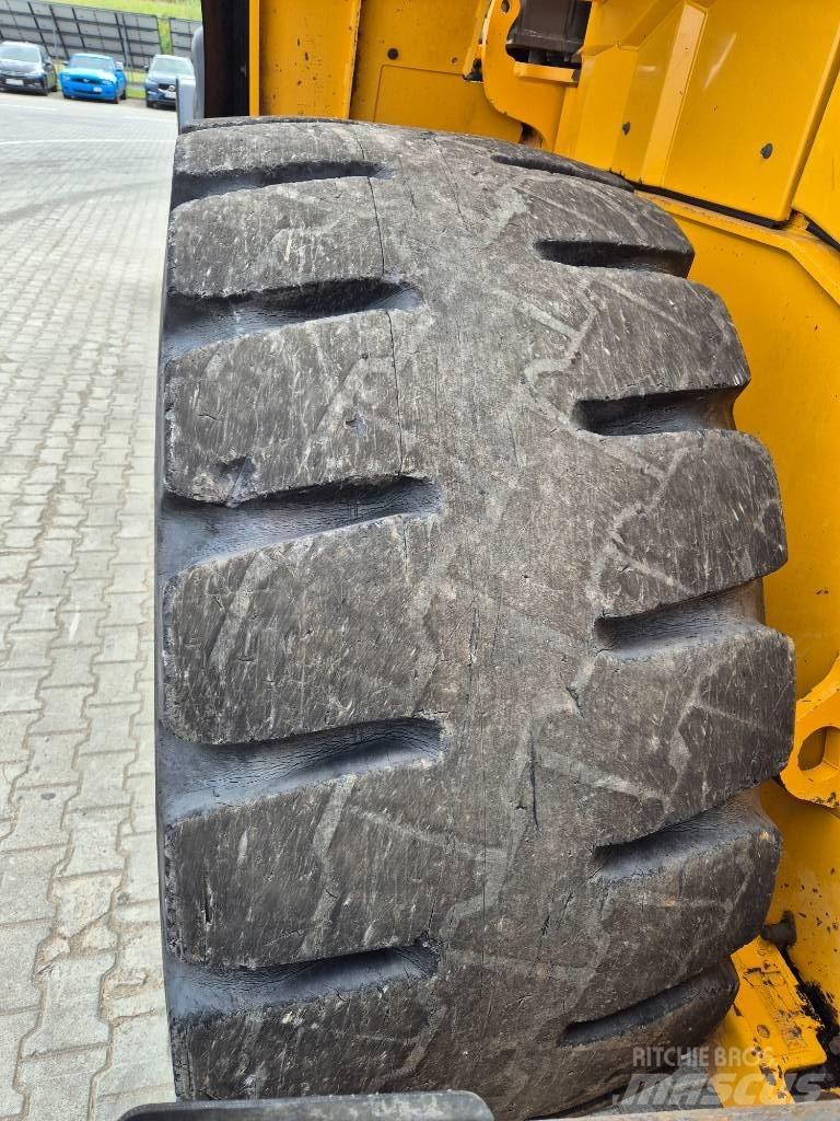 Volvo L 180 H لوادر بعجل